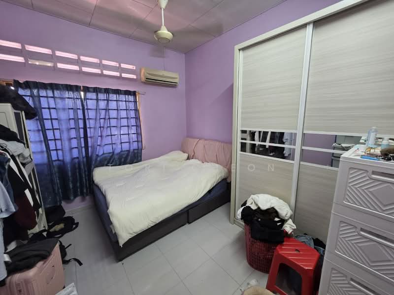 1-storey Terraced House for Sale in Batu Pahat (Johor) - Tori Cheon - Bedroom - PropertyGuru.com.my