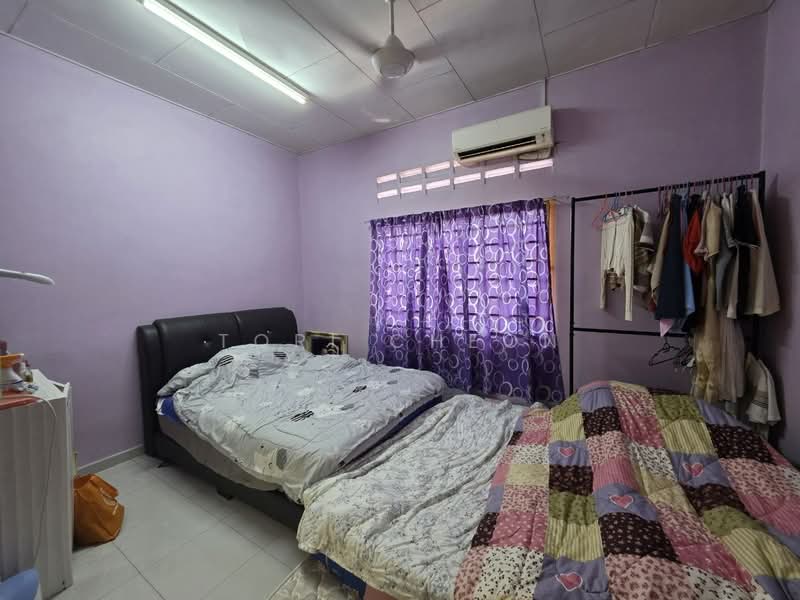 1-storey Terraced House for Sale in Batu Pahat (Johor) - Tori Cheon - Bedroom - PropertyGuru.com.my