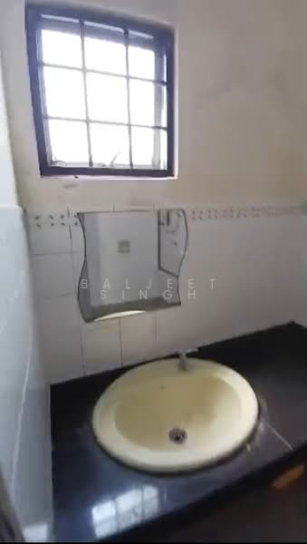 2-storey Terraced House for Sale in Taman Subang Mewah (Subang Jaya) - Baljeet Singh - Bathroom - PropertyGuru.com.my