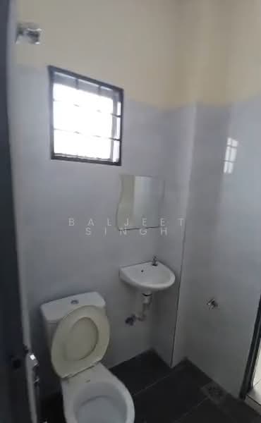 2-storey Terraced House for Sale in Taman Subang Mewah (Subang Jaya) - Baljeet Singh - Bathroom - PropertyGuru.com.my