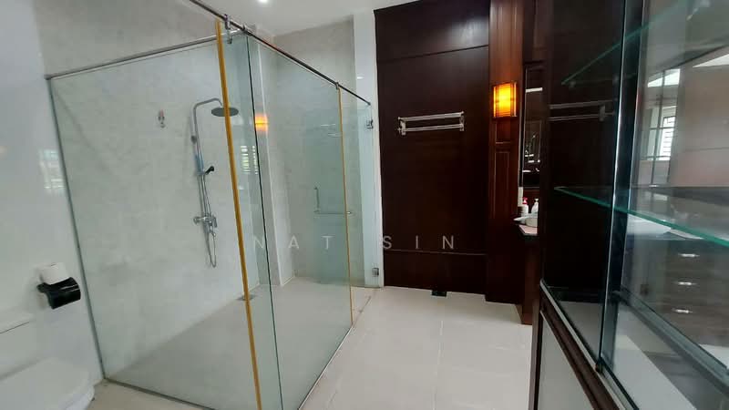 Bungalow for Sale in Taman Bukit Kempas (Tampoi) - Nat Sin - Bathroom - PropertyGuru.com.my