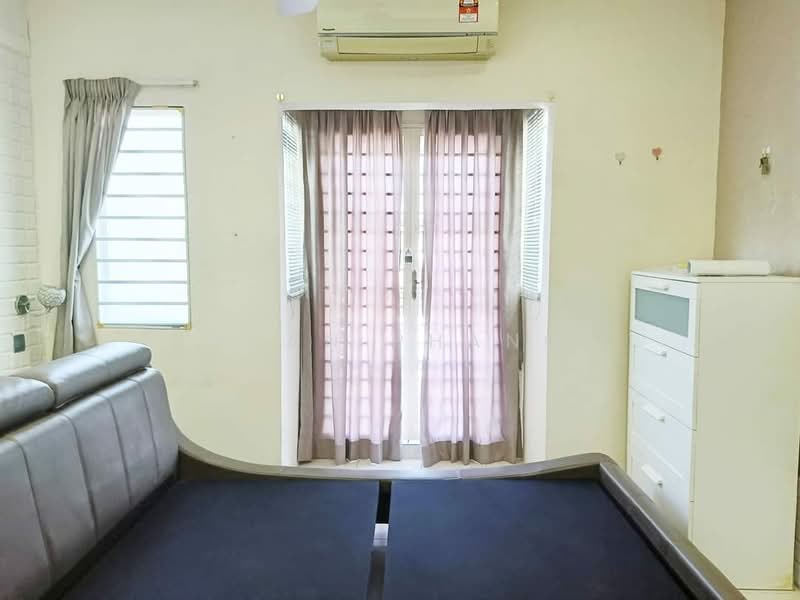 Rumah Teres 2 Tingkat untuk Dijual di Taman Lestari Putra (Seri Kembangan) - Kean Phang - Bedroom - PropertyGuru.com.my