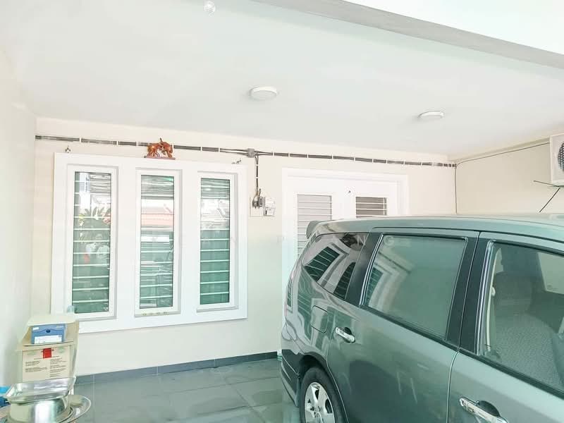 Rumah Teres 2 Tingkat untuk Dijual di Taman Lestari Putra (Seri Kembangan) - Kean Phang - Car Park - PropertyGuru.com.my