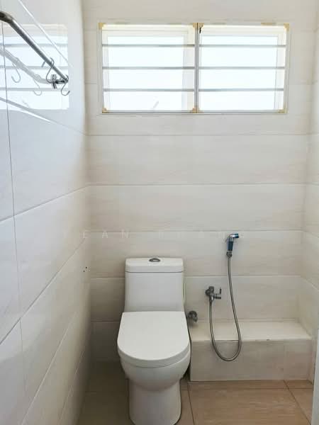 Rumah Teres 2 Tingkat untuk Dijual di Taman Lestari Putra (Seri Kembangan) - Kean Phang - Bathroom - PropertyGuru.com.my