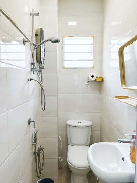 Rumah Teres 2 Tingkat untuk Dijual di Taman Lestari Putra (Seri Kembangan) - Kean Phang - Bathroom - PropertyGuru.com.my