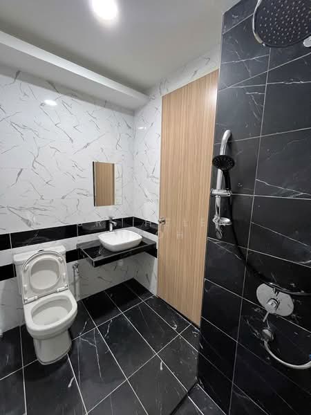 Condominium for Rent at QuayWest Residence - Sr. Helen Teoh - Bathroom - PropertyGuru.com.my