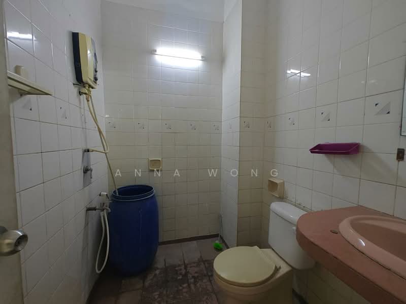 Rumah Teres 2 Tingkat untuk Disewa di Bandar Baru Permas Jaya (Permas Jaya) - Anna Wong - Bathroom - PropertyGuru.com.my
