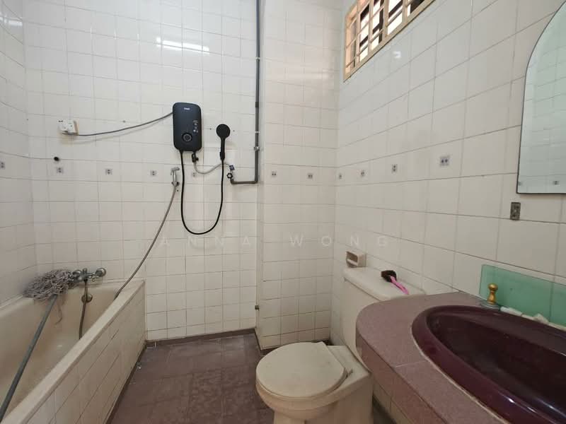 Rumah Teres 2 Tingkat untuk Disewa di Bandar Baru Permas Jaya (Permas Jaya) - Anna Wong - Bathroom - PropertyGuru.com.my
