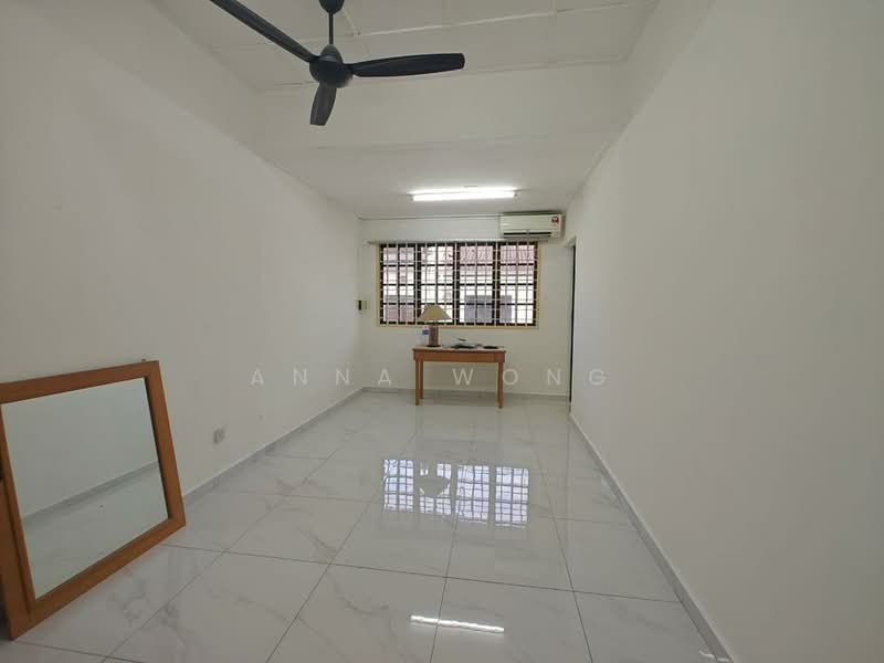 Rumah Teres 2 Tingkat untuk Disewa di Bandar Baru Permas Jaya (Permas Jaya) - Anna Wong - Living Room - PropertyGuru.com.my