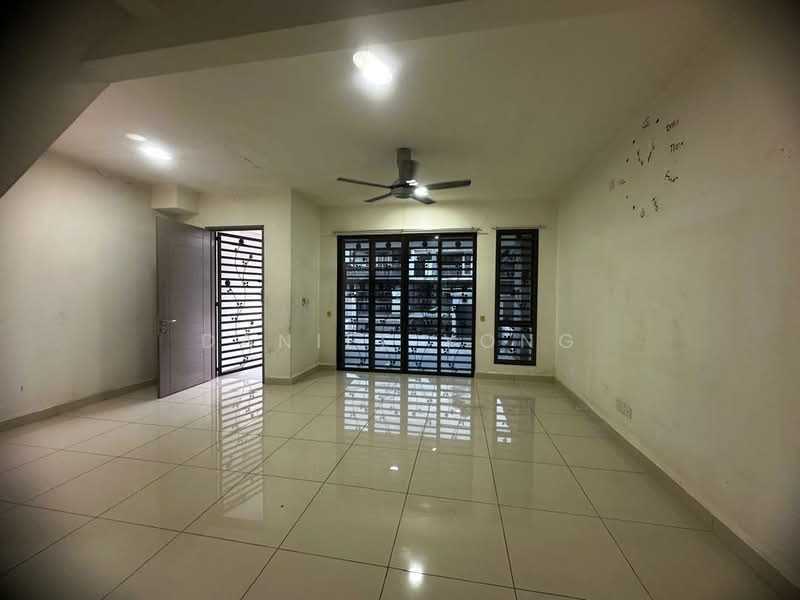 Rumah Teres 2 Tingkat untuk Dijual di Bandar Tiram (Ulu Tiram) - Daniel Yong - Living Room - PropertyGuru.com.my
