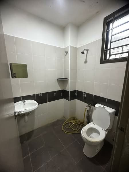Rumah Teres 2 Tingkat untuk Dijual di Bandar Tiram (Ulu Tiram) - Daniel Yong - Bathroom - PropertyGuru.com.my
