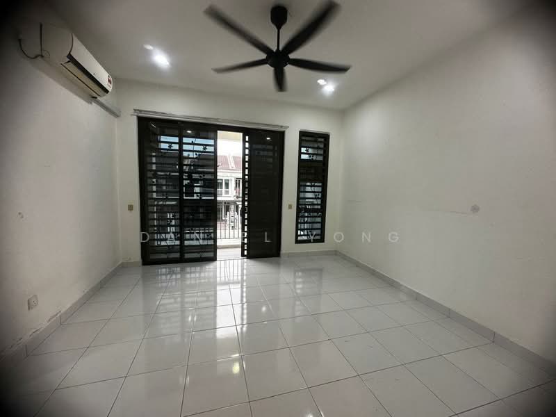 Rumah Teres 2 Tingkat untuk Dijual di Bandar Tiram (Ulu Tiram) - Daniel Yong - Living Room - PropertyGuru.com.my