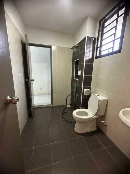 Rumah Teres 2 Tingkat untuk Dijual di Bandar Tiram (Ulu Tiram) - Daniel Yong - Bathroom - PropertyGuru.com.my