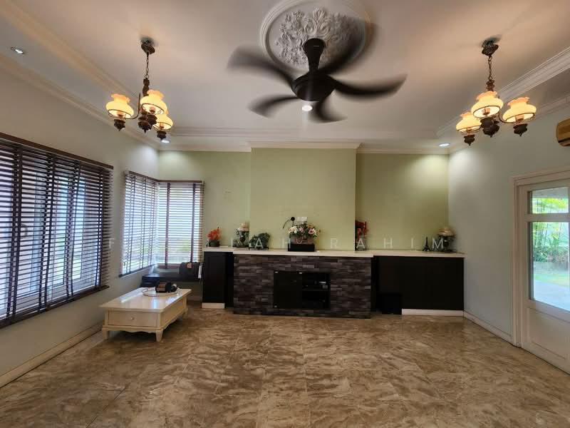 Rumah Banglo untuk Dijual di Bukit Jelutong (Shah Alam) - Fazillah Rahim - Living Room - PropertyGuru.com.my