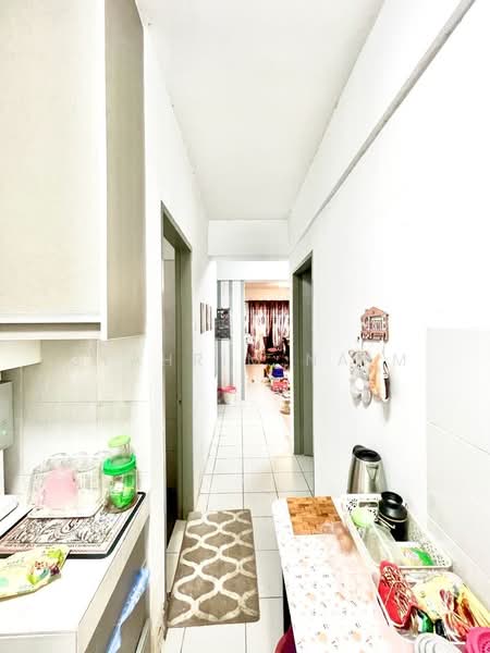 Pangsapuri untuk Dijual di Pangsapuri Putra - Syahrim Naim - Corridor - PropertyGuru.com.my