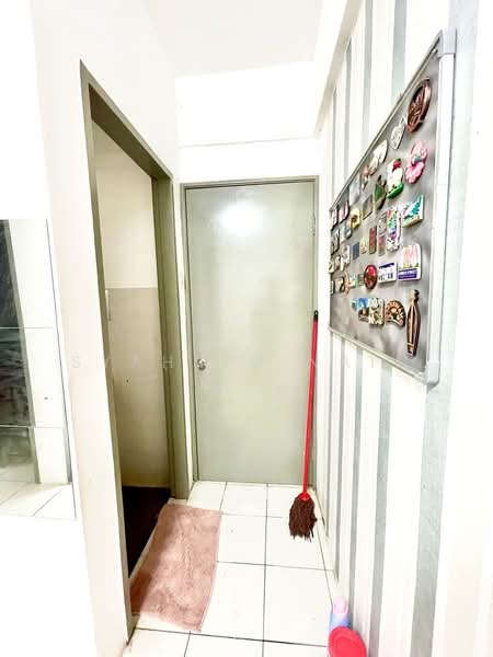 Pangsapuri untuk Dijual di Pangsapuri Putra - Syahrim Naim - Entrance - PropertyGuru.com.my