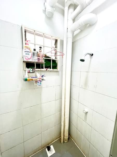 Pangsapuri untuk Dijual di Pangsapuri Putra Permai Selesa - Syahrim Naim - Bathroom - PropertyGuru.com.my
