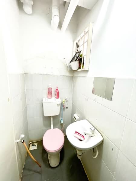 Pangsapuri untuk Dijual di Pangsapuri Putra - Syahrim Naim - Bathroom - PropertyGuru.com.my