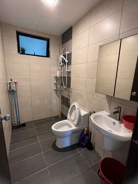 Servis Apartment untuk Disewa di Molek Regency - Jessica Ma - Bathroom - PropertyGuru.com.my