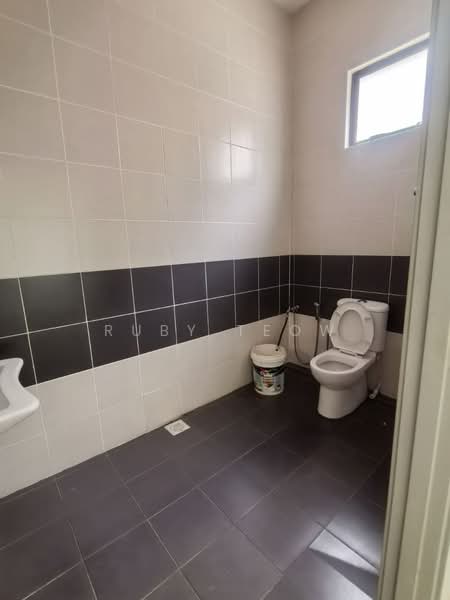 Cluster Factory for Rent in Taman Dato Onn (Johor Bahru) - Ruby Teow - Bathroom - PropertyGuru.com.my