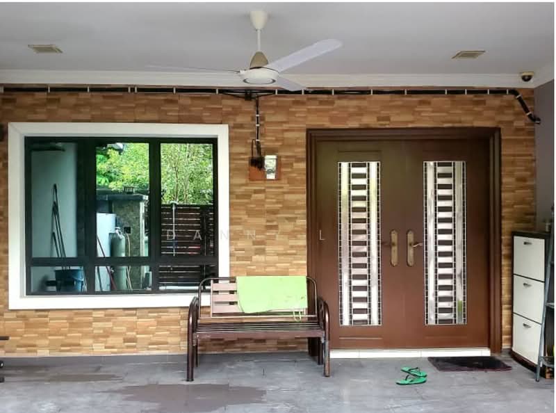 Rumah Teres 2 Tingkat untuk Dijual di Taman Lestari Putra (Seri Kembangan) - Danny Lee - Exterior - PropertyGuru.com.my
