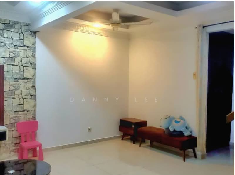Rumah Teres 2 Tingkat untuk Dijual di Taman Lestari Putra (Seri Kembangan) - Danny Lee - Living Room - PropertyGuru.com.my