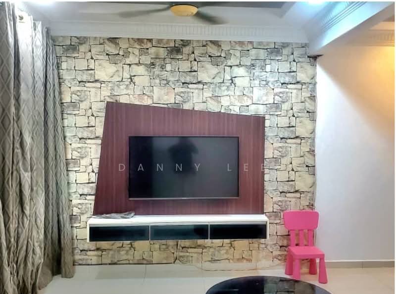 Rumah Teres 2 Tingkat untuk Dijual di Taman Lestari Putra (Seri Kembangan) - Danny Lee - Living Room - PropertyGuru.com.my