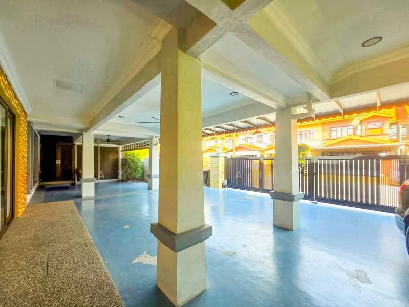 2-storey Terraced House for Sale in Seksyen 35 (Shah Alam) - Azli Ibrahim - Exterior - PropertyGuru.com.my