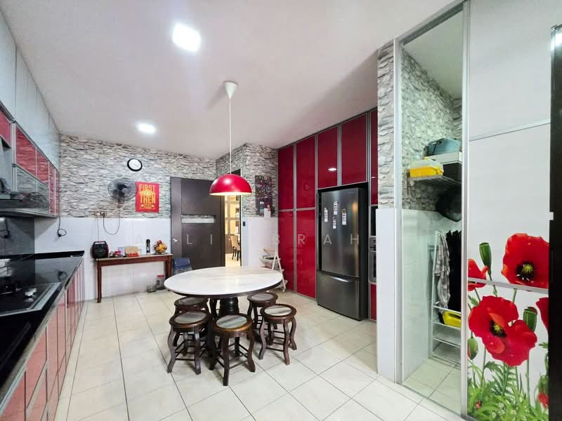 2-storey Terraced House for Sale in Seksyen 35 (Shah Alam) - Azli Ibrahim - Kitchen - PropertyGuru.com.my