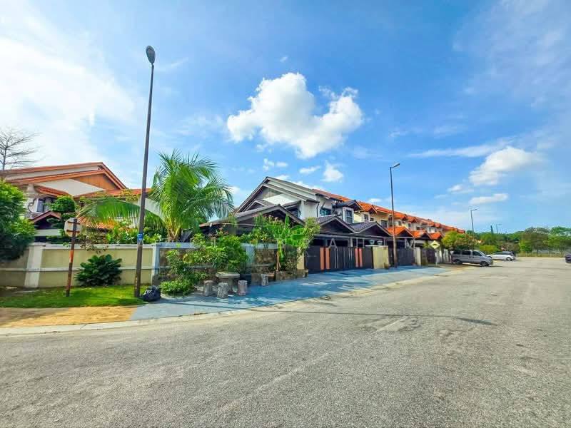 2-storey Terraced House for Sale in Seksyen 35 (Shah Alam) - Azli Ibrahim - Exterior - PropertyGuru.com.my