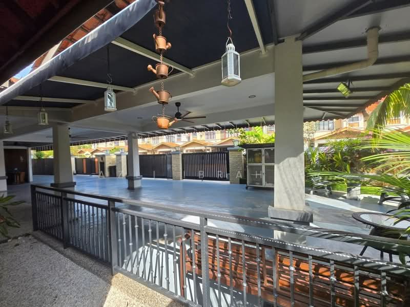 2-storey Terraced House for Sale in Seksyen 35 (Shah Alam) - Azli Ibrahim - Exterior - PropertyGuru.com.my
