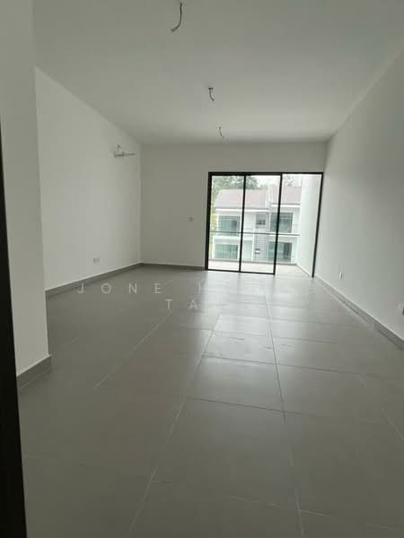 3-storey Terraced House for Sale in Batu 9 (Cheras) - JONE HOONG TAW - Living Room - PropertyGuru.com.my