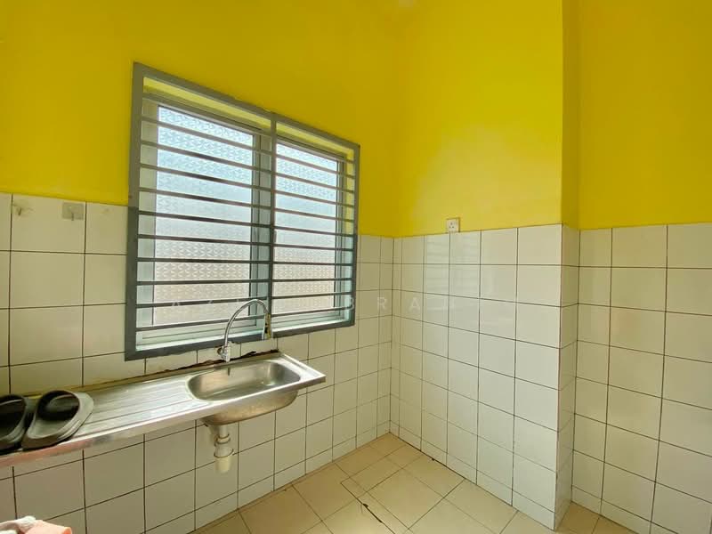 Rumah Bandar untuk Dijual di Taman Seri Segar (Semenyih) - Azli Ibrahim - Kitchen - PropertyGuru.com.my