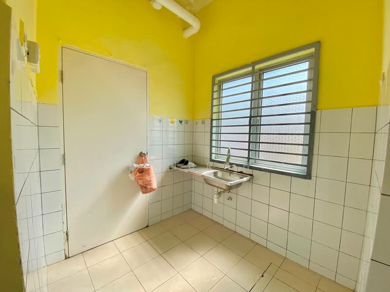 Rumah Bandar untuk Dijual di Taman Seri Segar (Semenyih) - Azli Ibrahim - Kitchen - PropertyGuru.com.my