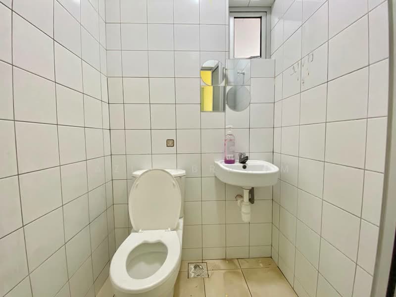 Rumah Bandar untuk Dijual di Taman Seri Segar (Semenyih) - Azli Ibrahim - Bathroom - PropertyGuru.com.my