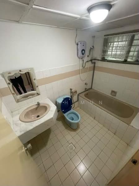 Kondominium untuk Disewa di Ayers Tower - Keith Mun - Bathroom - PropertyGuru.com.my