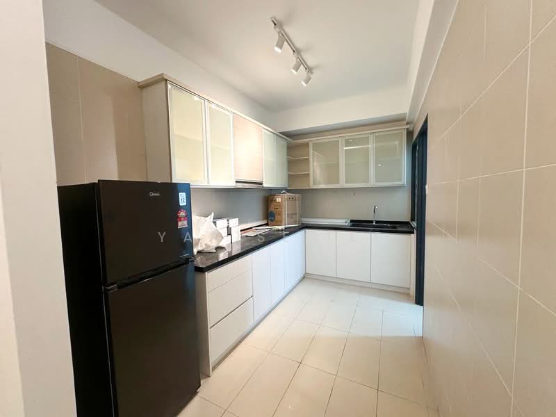 Service Residence for Rent at Tiara Mutiara / The Crown - Yanise Lee - Kitchen - PropertyGuru.com.my