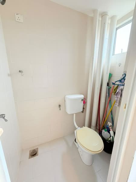 Pangsapuri untuk Disewa di Adamai - Edwin Dass - Bathroom - PropertyGuru.com.my