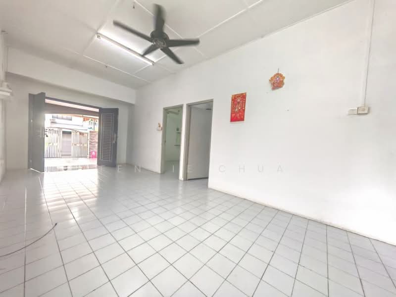 1-storey Terraced House for Sale in Taman Johor Jaya (Johor Bahru) - Fennie Chua - Living Room - PropertyGuru.com.my