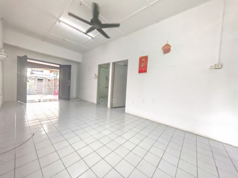 1-storey Terraced House for Sale in Taman Johor Jaya (Johor Bahru) - Coco Lee - Living Room - PropertyGuru.com.my