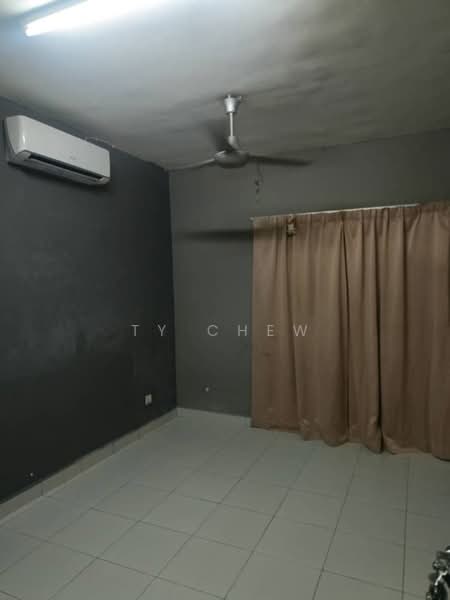 Pangsapuri untuk Disewa di Pangsapuri Akasia (Bandar Botanic) - TY Chew - Bedroom - PropertyGuru.com.my