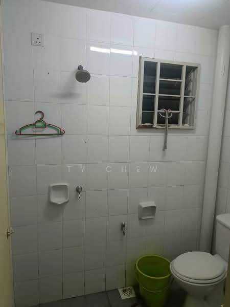 Pangsapuri untuk Disewa di Pangsapuri Akasia (Bandar Botanic) - TY Chew - Bathroom - PropertyGuru.com.my