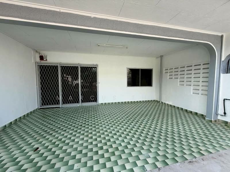 Rumah Teres 1 Tingkat untuk Dijual di Taman Johor (Tampoi) - Marcus Thye - Entrance - PropertyGuru.com.my