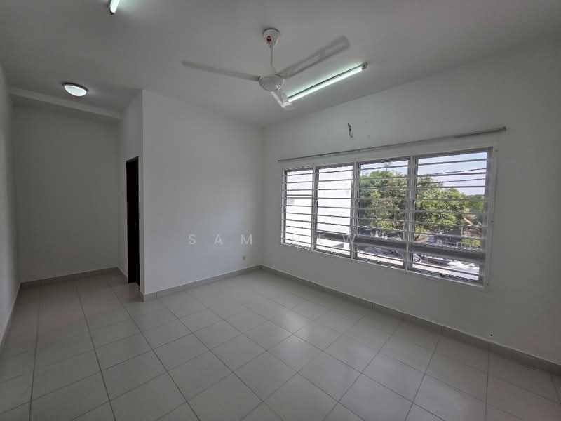 Rumah Teres 2 Tingkat untuk Disewa di Bandar Baru Bangi (Selangor) - Sam Hew - Living Room - PropertyGuru.com.my