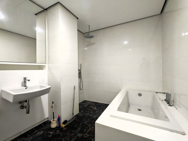 Servis Apartment untuk Disewa di Arcoris Residences - Jonathan Raj - Bathroom - PropertyGuru.com.my