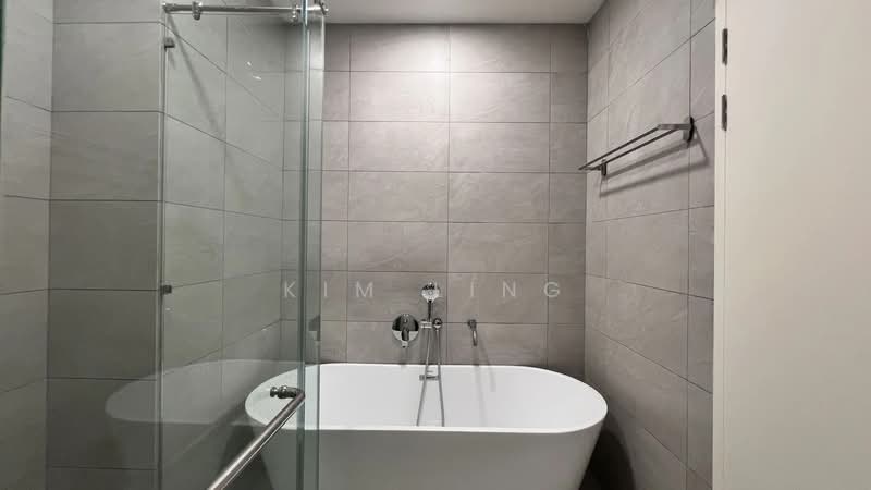 Servis Apartment untuk Disewa di Dorsett Waterfront Subang - Kim Ling - Master Bathroom - PropertyGuru.com.my