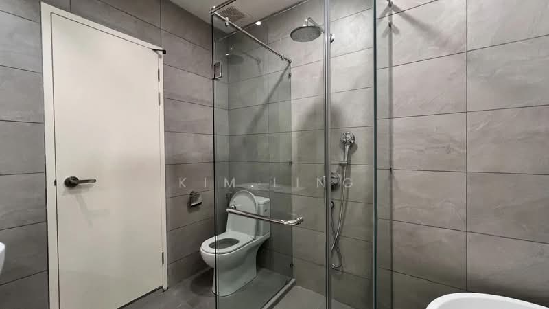 Servis Apartment untuk Disewa di Dorsett Waterfront Subang - Kim Ling - Master Bathroom - PropertyGuru.com.my