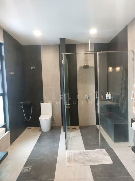 Rumah Banglo untuk Dijual di Seksyen 8 (Shah Alam) - Adzura Zamedin - Bathroom - PropertyGuru.com.my