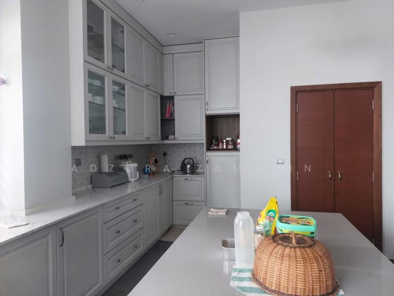 Rumah Banglo untuk Dijual di Seksyen 8 (Shah Alam) - Adzura Zamedin - Kitchen - PropertyGuru.com.my