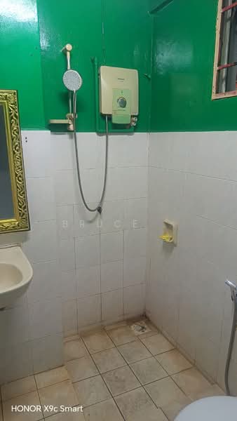 Kondominium untuk Dijual di South City (Perdana Selatan) Block C - Bruce . - Bathroom - PropertyGuru.com.my